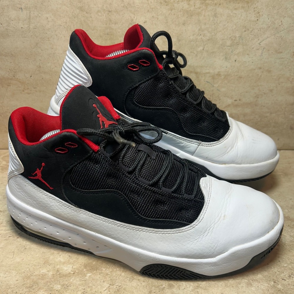 Jordan Max Aura 2 White Black Gym Red Sneakers CK6636-100 Mens Size 10